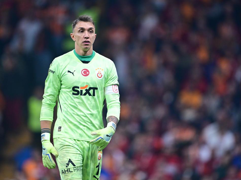 MUSLERA'DAN SRPRZ KARAR