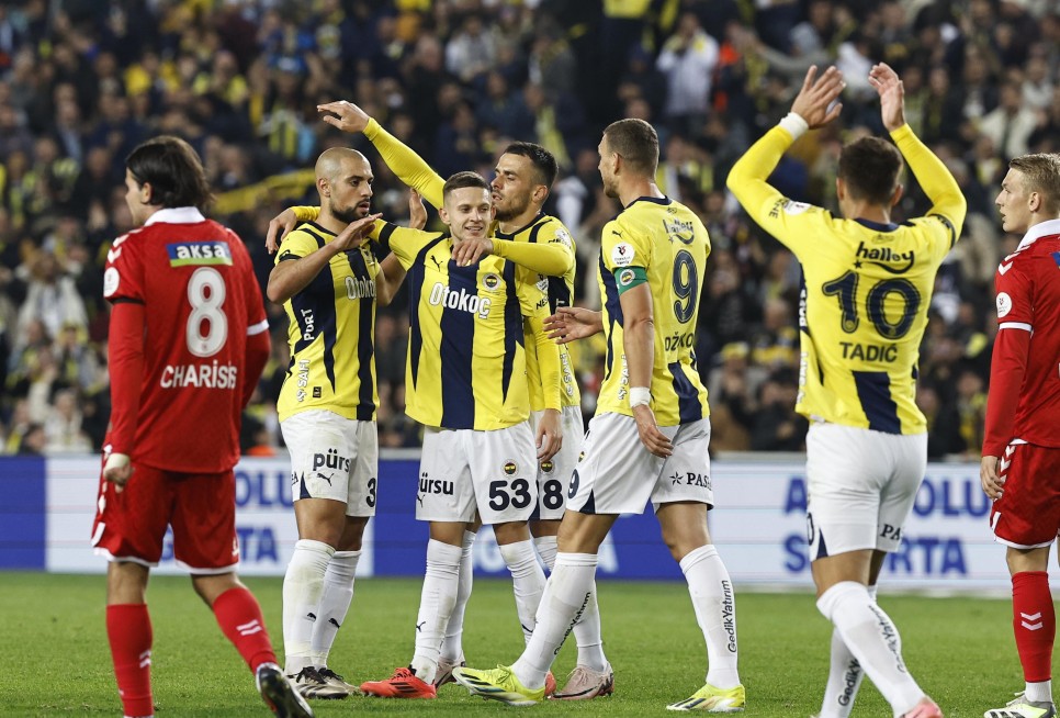 YAZARLARDAN FENERBAHE YORUMLARI