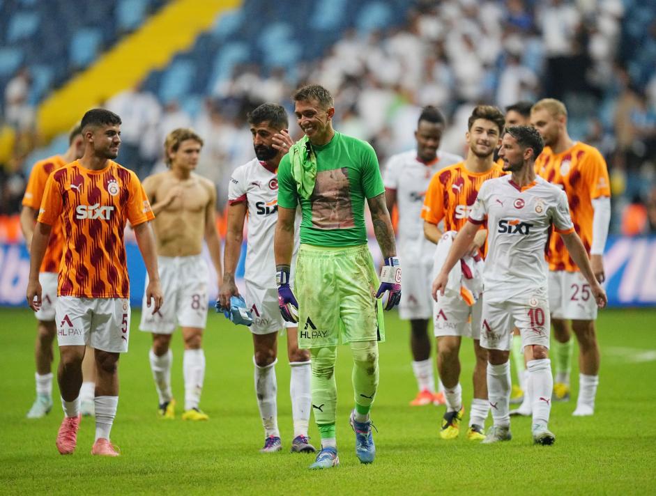 GALATASARAY'DA VEDA BEKLENYOR