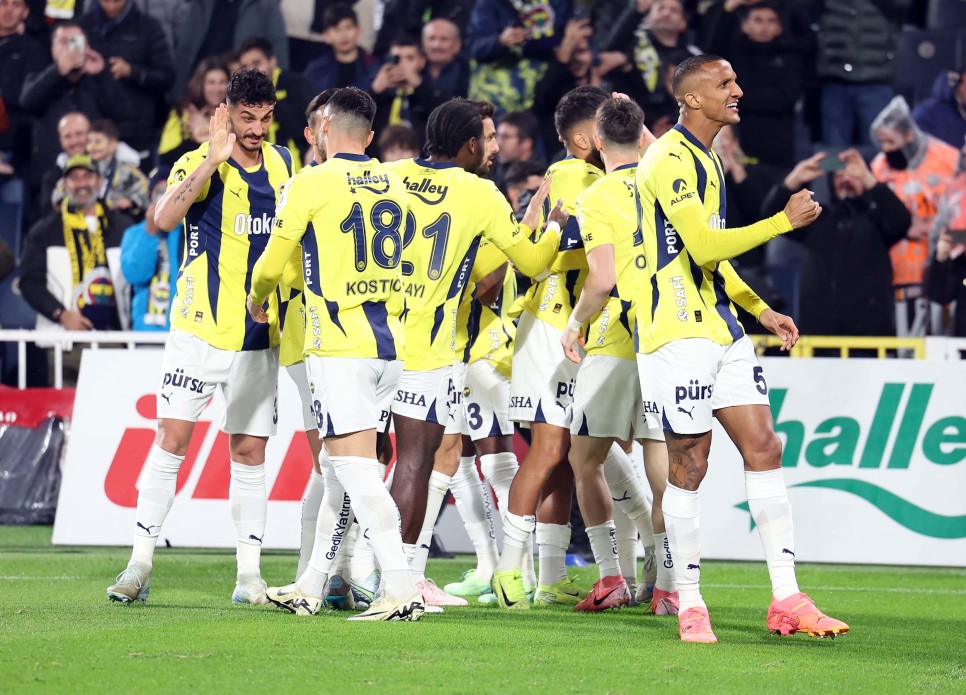 YAZARLARDAN FENERBAHE YORUMLARI