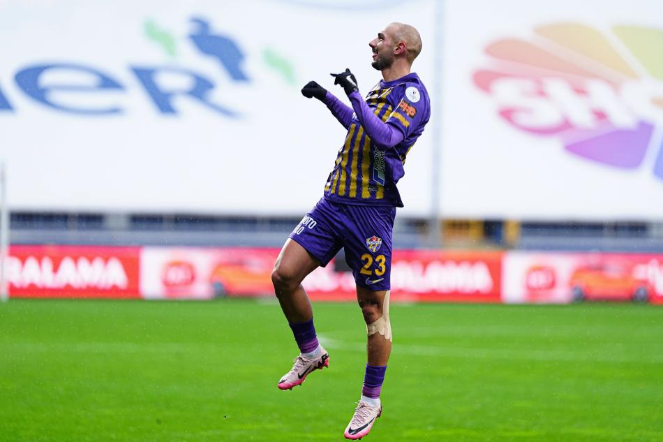 GALATASARAY VE BE��KTA� DEVREDE