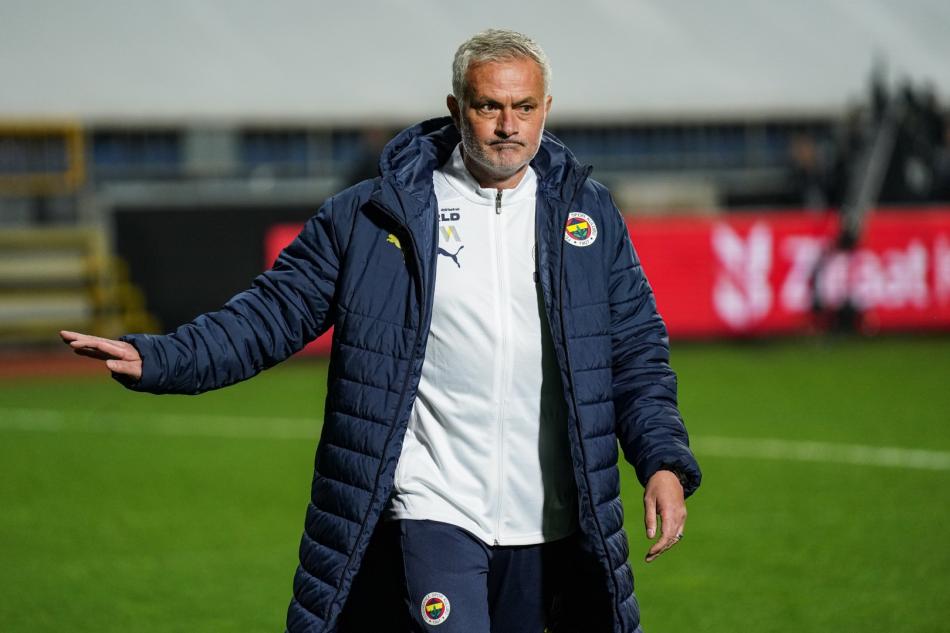 JOSE MOURINHO'DAN STOPER TALEB