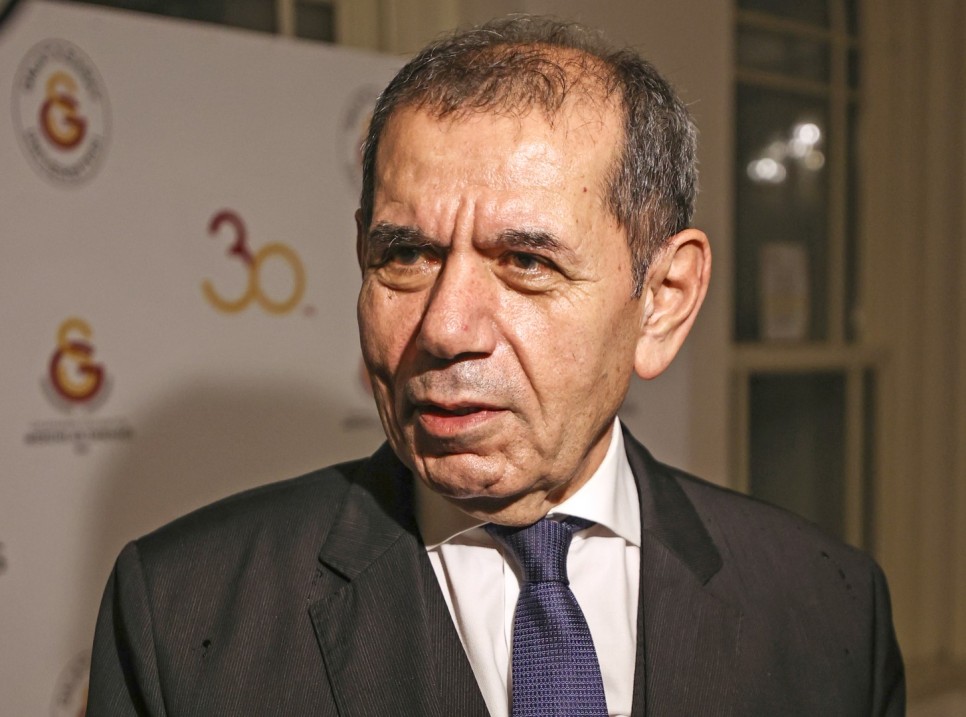 �ALI�MALAR S�R�YOR