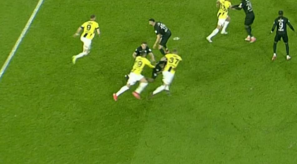 FENERBAH�E'N�N PENALTI KAZANDI�I POZ�SYON