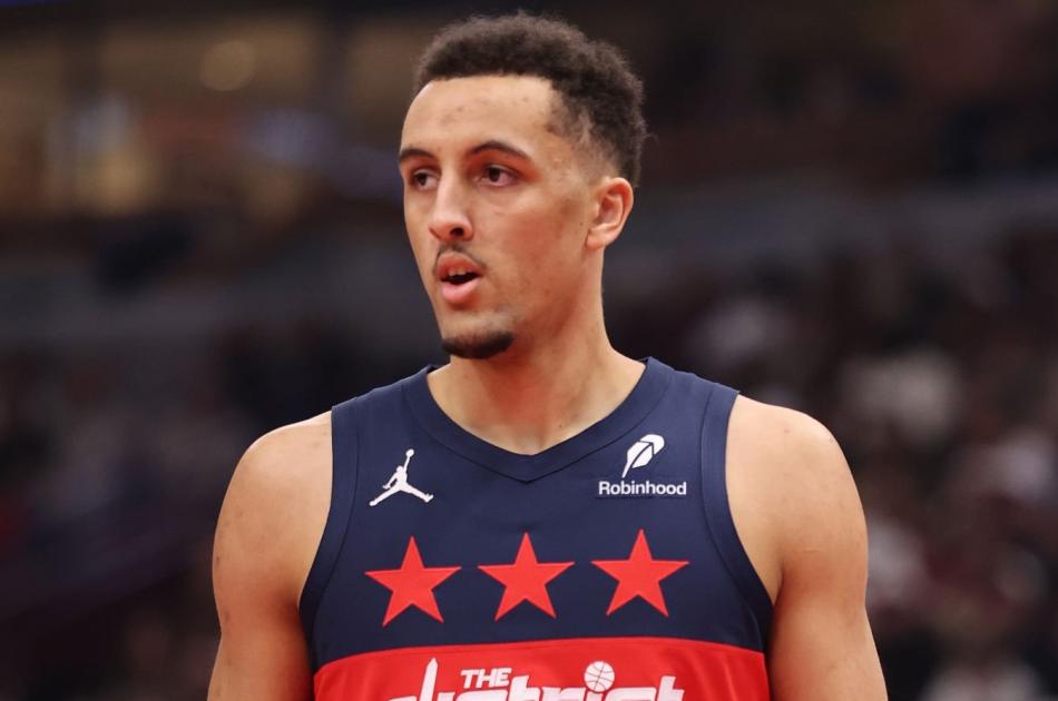 BUCKS, BALDWIN JR.'I SPURS'E YOLLADI