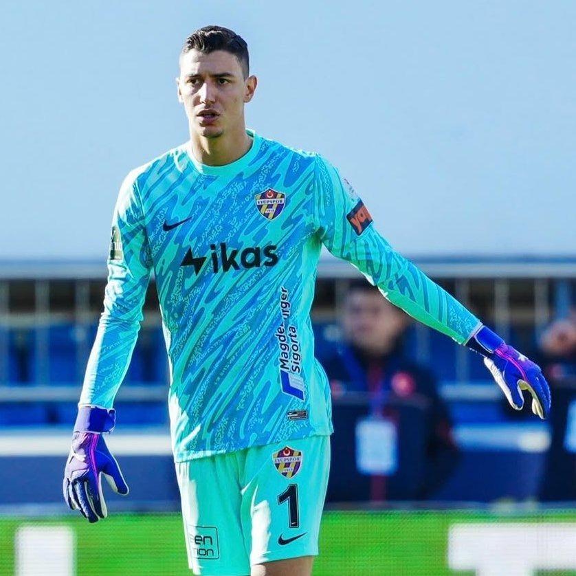 �LK SIRADA BERKE �ZER VAR