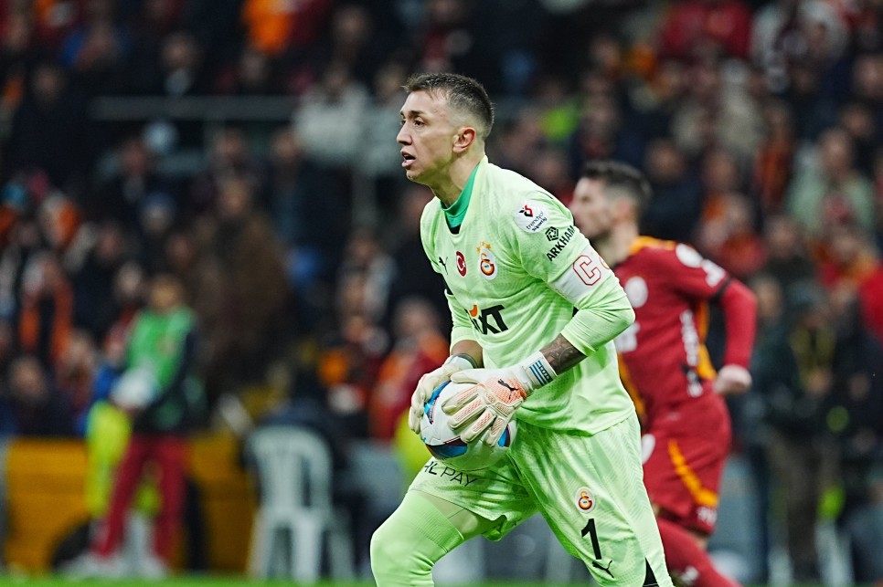 GALATASARAY'DAN KALEC� HAMLES�