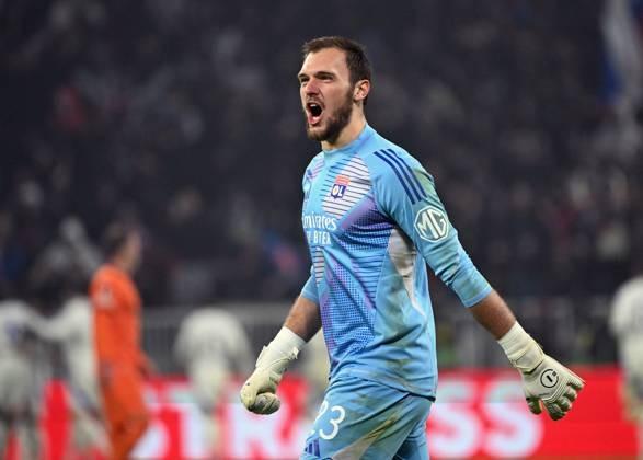 LYON MAL� OLARAK SIKINTIDA