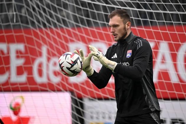 NEWCASTLE DA �STIYOR