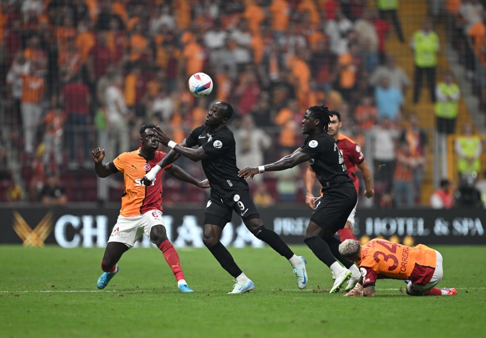 R�ZESPOR-GALATASARAY: 10 ��FRE