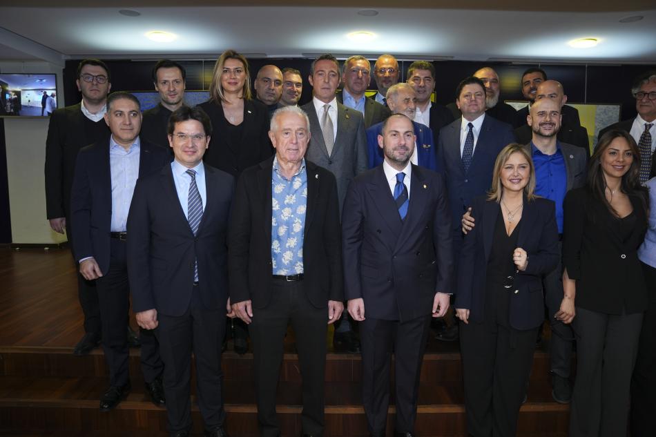 FENERBAH�E'DE �ZEL GECE