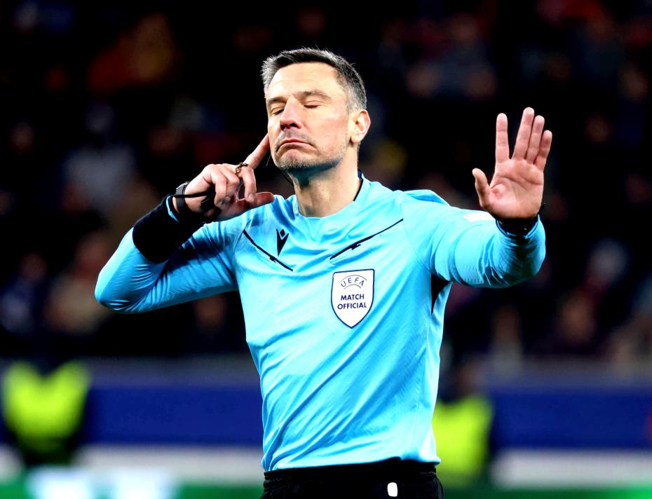 DERBIDE 18. KEZ YABANCI HAKEM