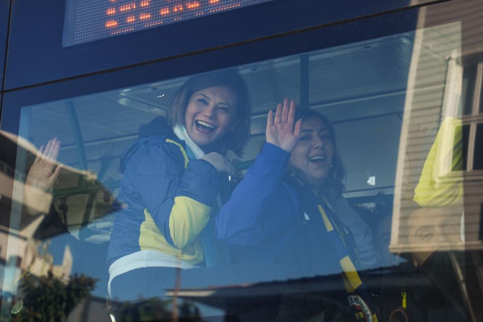 STADIN �N�NDE TOPLANDILAR