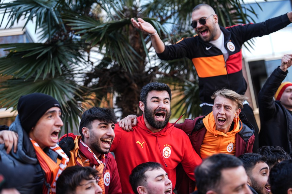 GALATASARAY TARAFTARLARI TAKIMI YOLCU ETT�