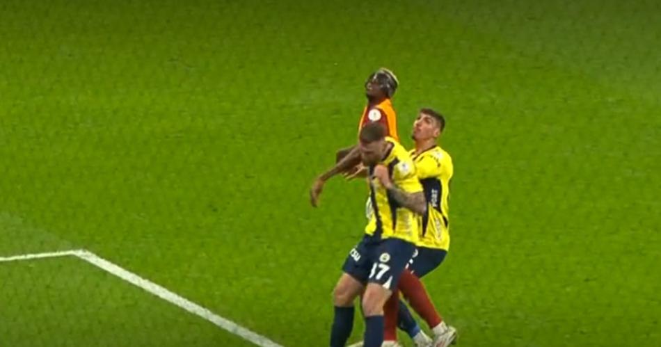 OSIMHEN'IN PENALTI BEKLED��� POZ�SYON