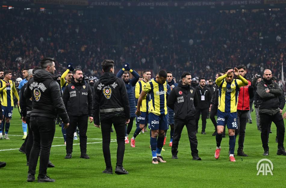 OYUNCULARA �Z�N VER�LMED�