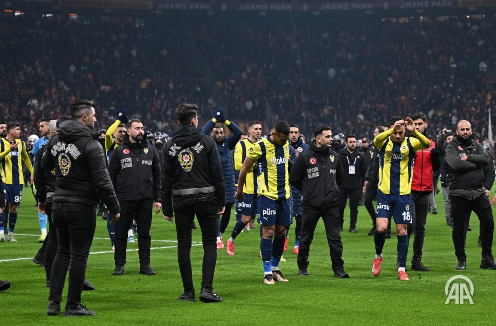 OYUNCULARA �Z�N VER�LMED�