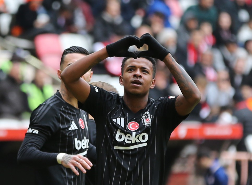 KENY ARROYO'YA TAM NOT