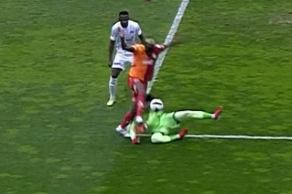 OSIMHEN'IN PENALTISI DO�RU MU?