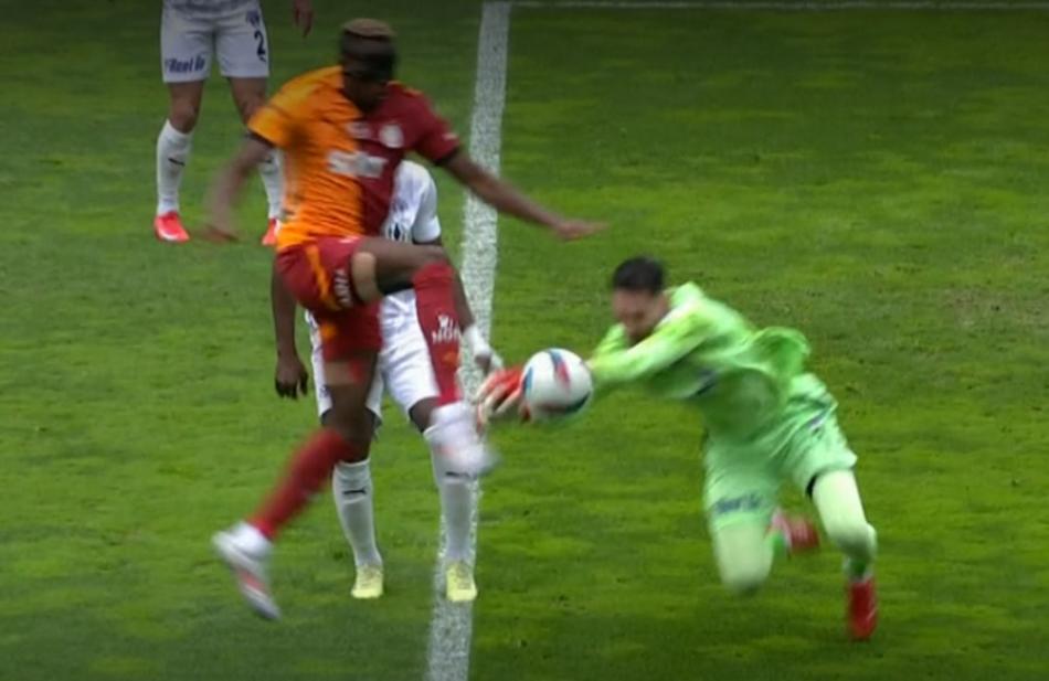 OSIMHEN'IN PENALTISI DO�RU MU?