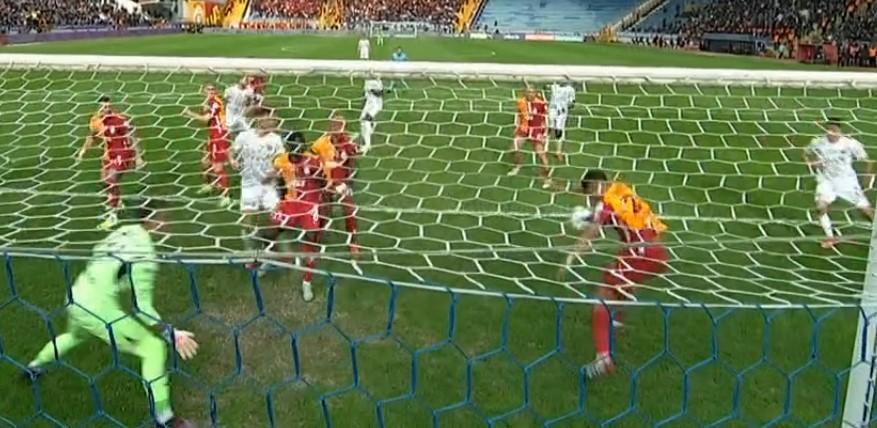 KASIMPA�A'NIN PENALTI BEKLED��� POZ�SYON