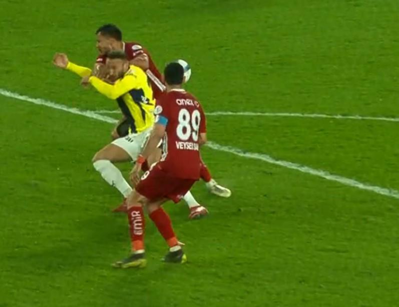 CENK TOSUN'UN PENALTI POZ�SYONU