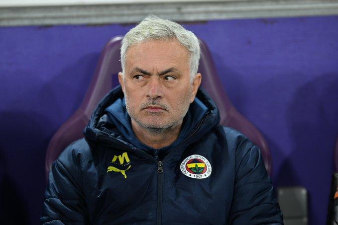 JOSE MOURINHO Z�RVEDE