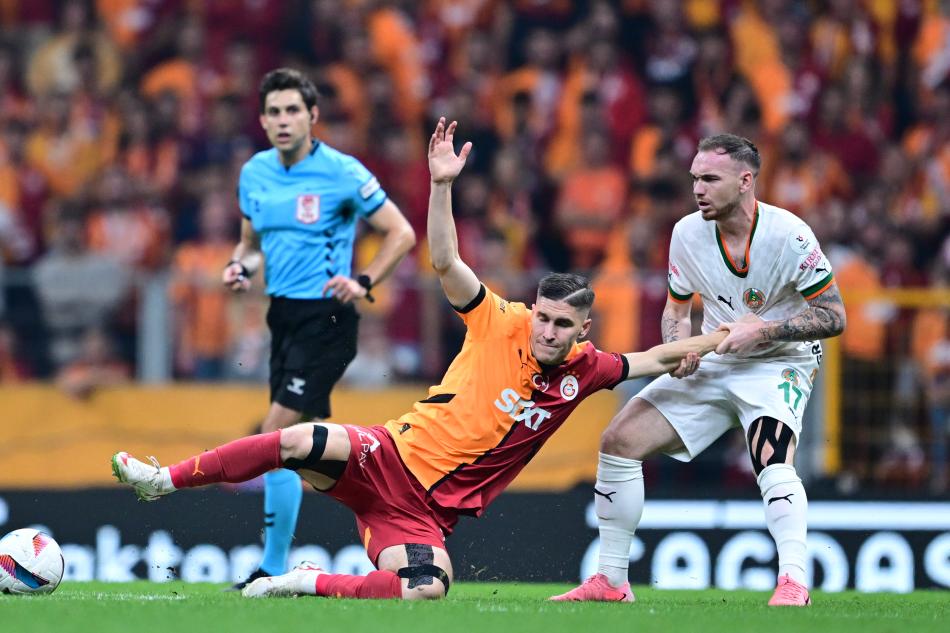 ÜST ÜSTE 3. MAĞLUBİYET HİÇ ALMADI