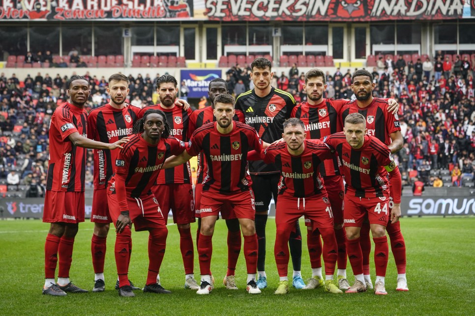 DEPLASMANDA EN FAZLA PUAN ALAMADI�I 2 TAKIM 