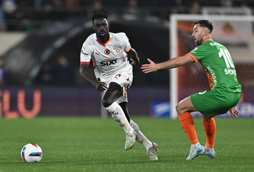 MUSTAFA DEN�ZL� YORUMLADI