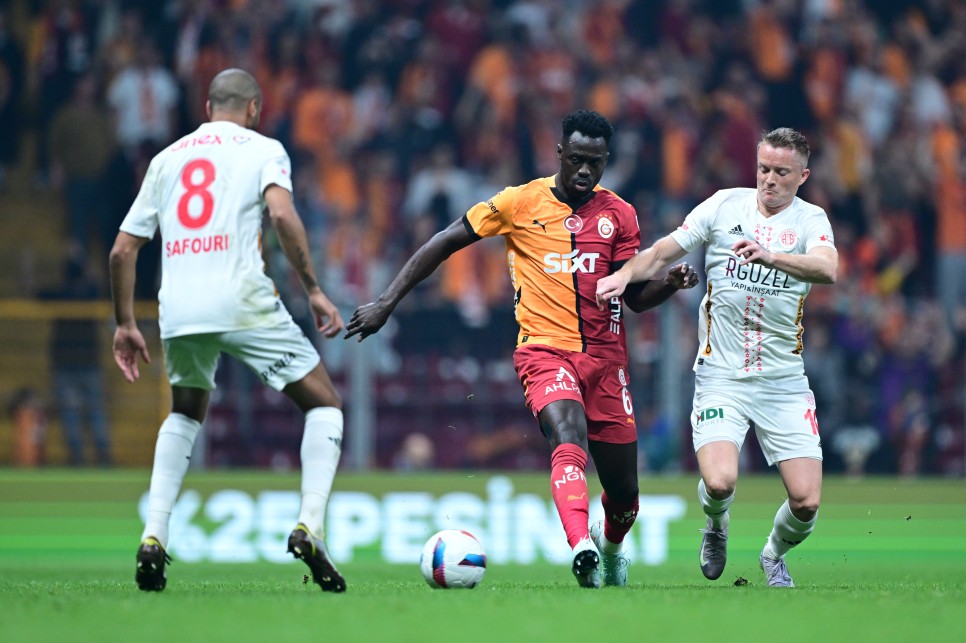 DAVINSON SANCHEZ'E B�Y�K �VG�