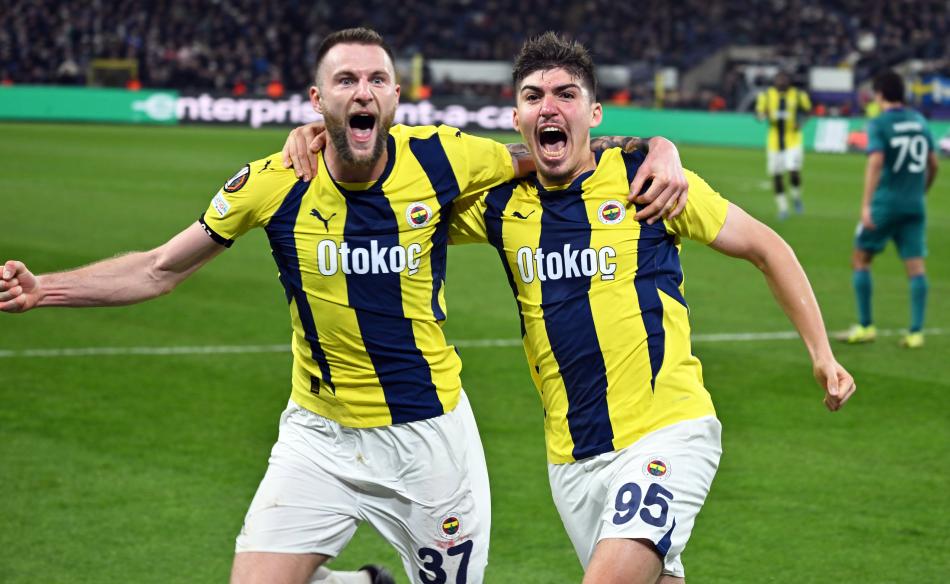 MOURINHO 15 KEZ FORMA VERD