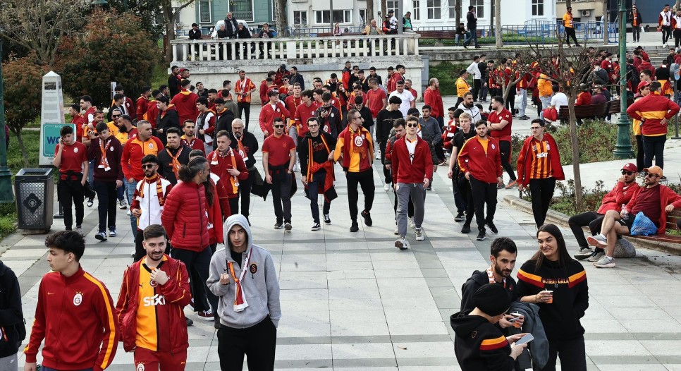 DERB�YE B�YLE G�TT�LER