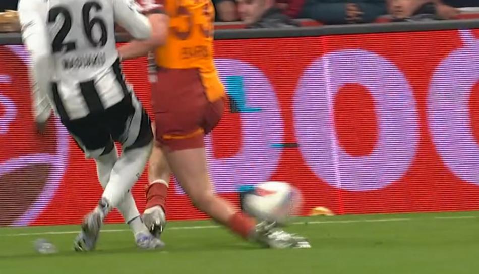 BARI� ALPER KIRMIZI KART G�RMEL� M�YD�?