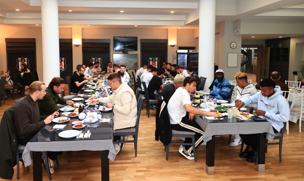 ADALI B�R KONU�MA YAPTI