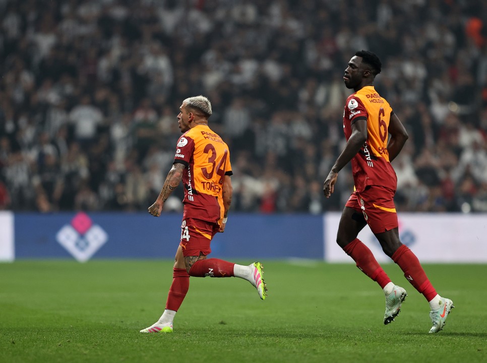 HER OYUNCU KEND� YER�NDE...