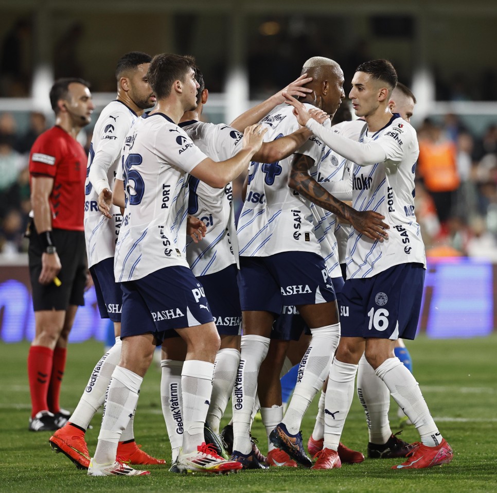 FENERBAH�E'DE MORALLER Y�KSEK