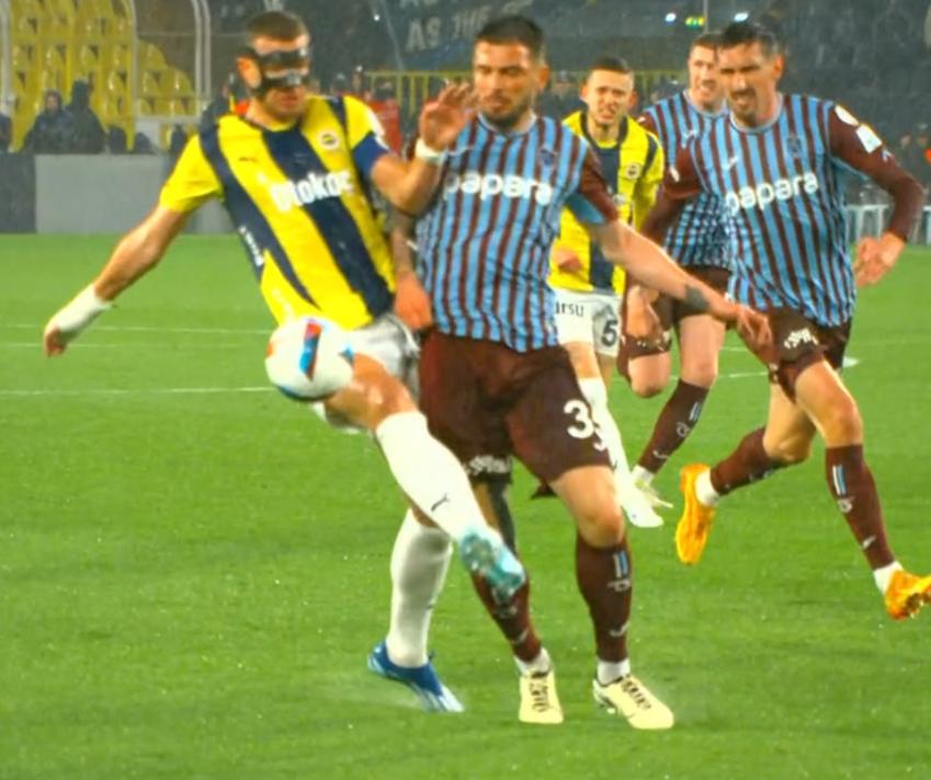 DZEKO'NUN YERDE KALDI�I POZ�SYON