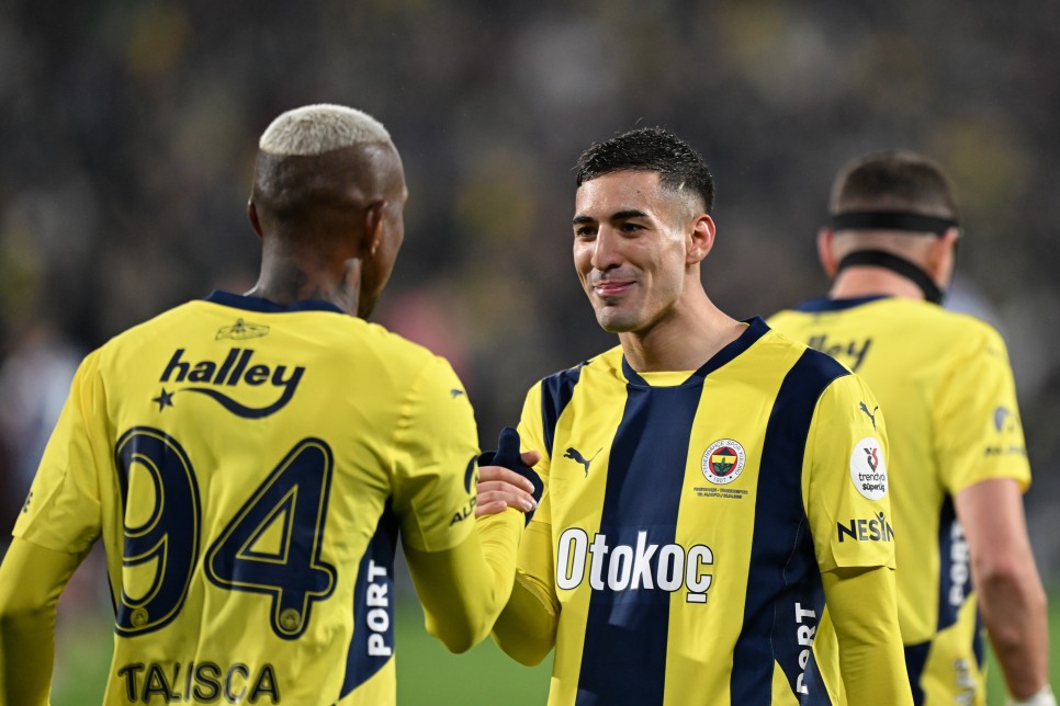 D�NYA DEVLER�YLE YARI�IYOR