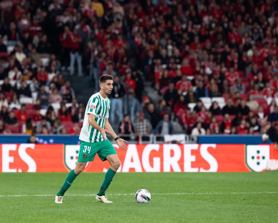 DEM�R EGE D�ZENL� OYNUYOR