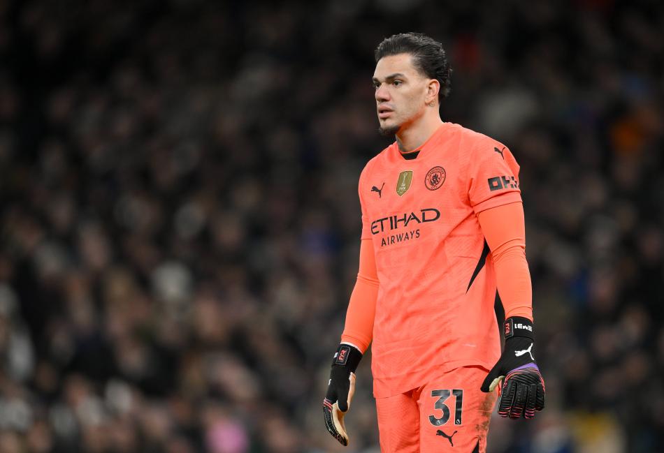 EDERSON'DAN DA UZAK DURULUYOR