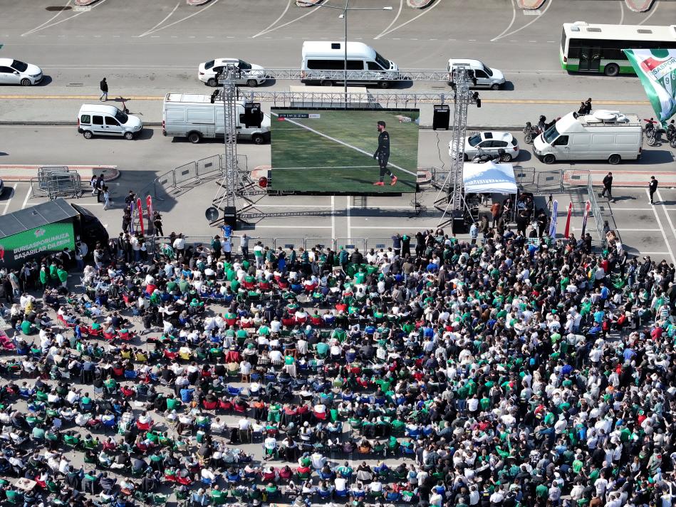 DEV EKRANDAN �ZLED�LER