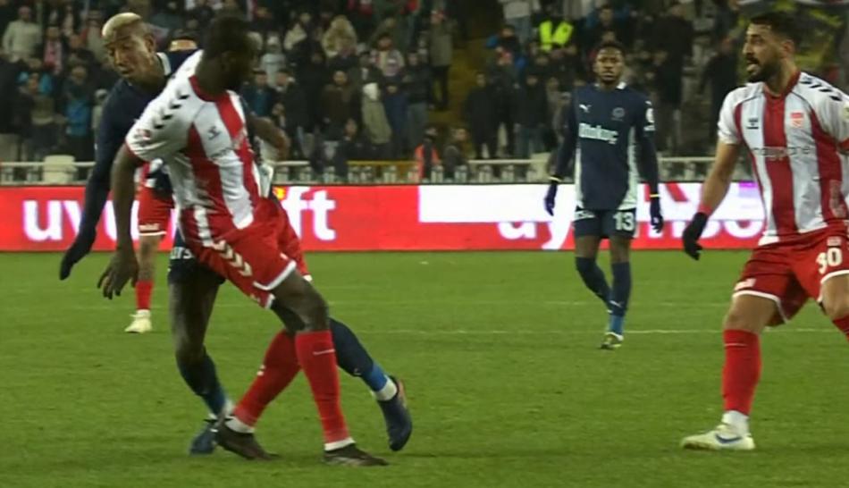 FENERBAHÇE'NİN GOLÜ ÖNCESİ FAUL VAR MI?