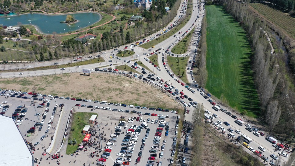 UZUN ARA� KUYRUKLARI