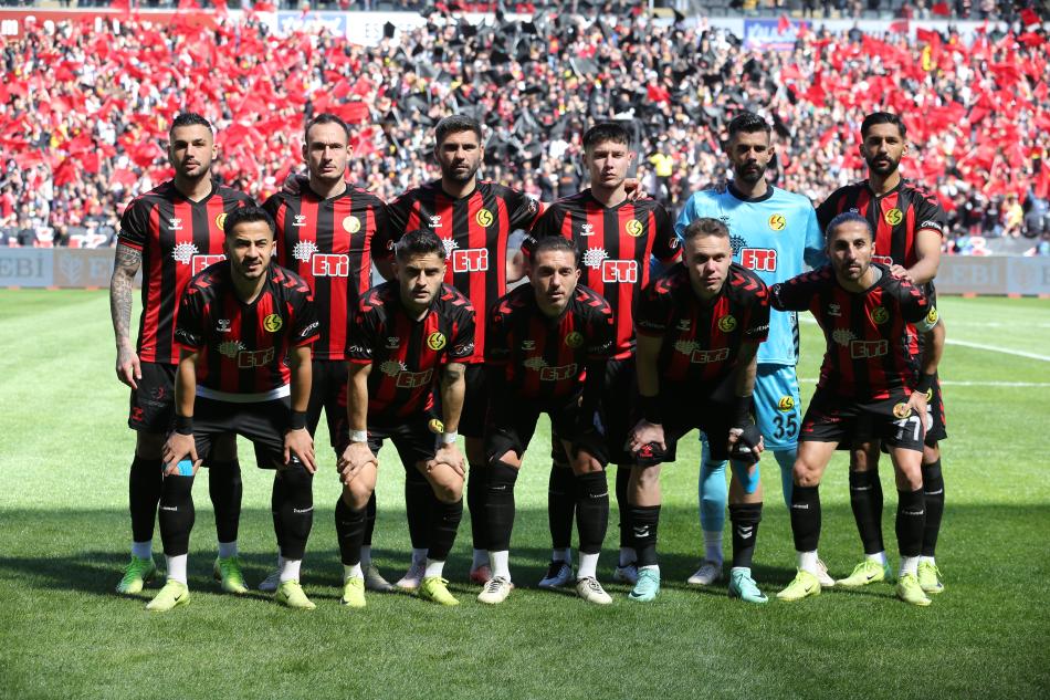20 BİN KİŞİ MAÇA GELDİ