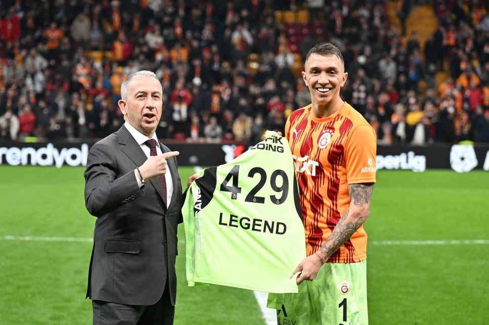 FERNANDO MUSLERA'NIN ��FRES� 25