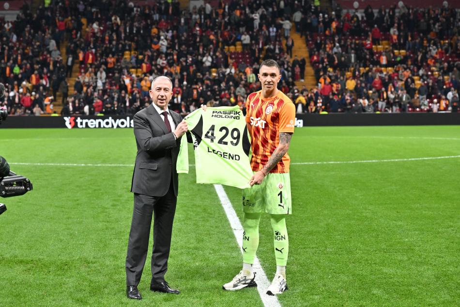 RAKAMLARLA MUSLERA