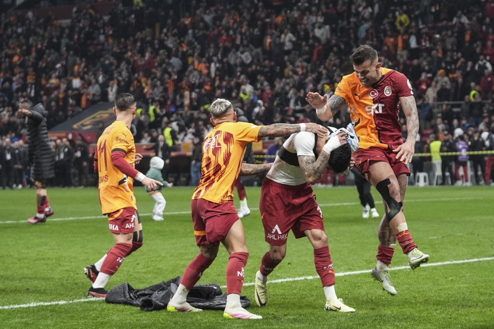 N�HAT KAHVEC�: \