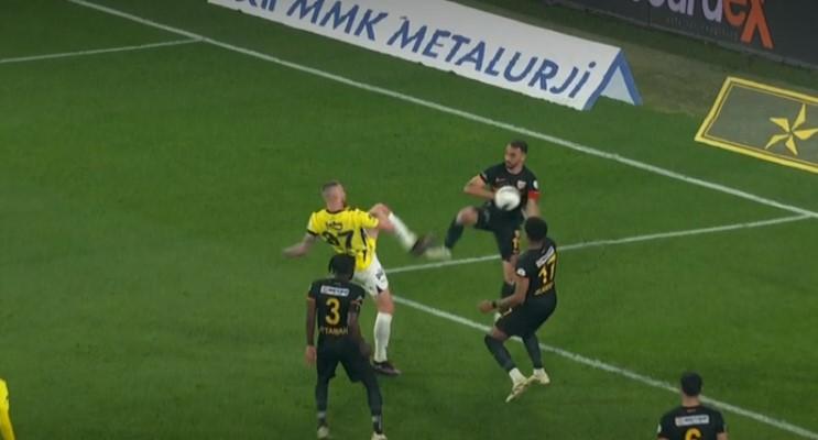 FENERBAHÇE'NİN VAR İLE KAZANDIĞI PENALTI 