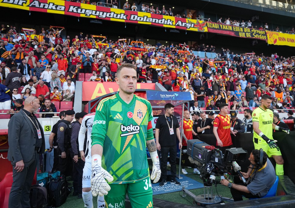 YAZARLARDAN BE��KTA� YORUMLARI